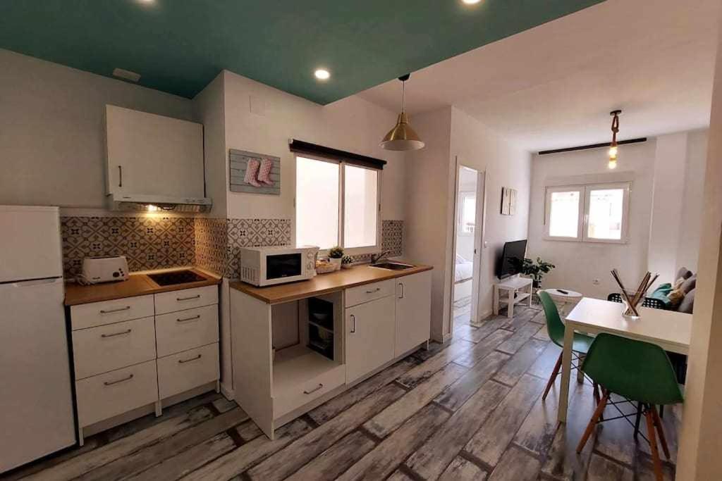 Bonito Apartamento En 2º Linea De Playa & Parking Apartment Malaga Exterior photo