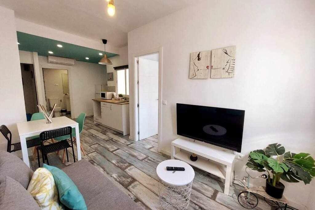 Bonito Apartamento En 2º Linea De Playa & Parking Apartment Malaga Exterior photo