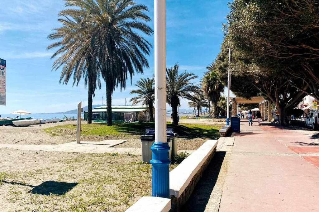 Bonito Apartamento En 2º Linea De Playa & Parking Apartment Malaga Exterior photo