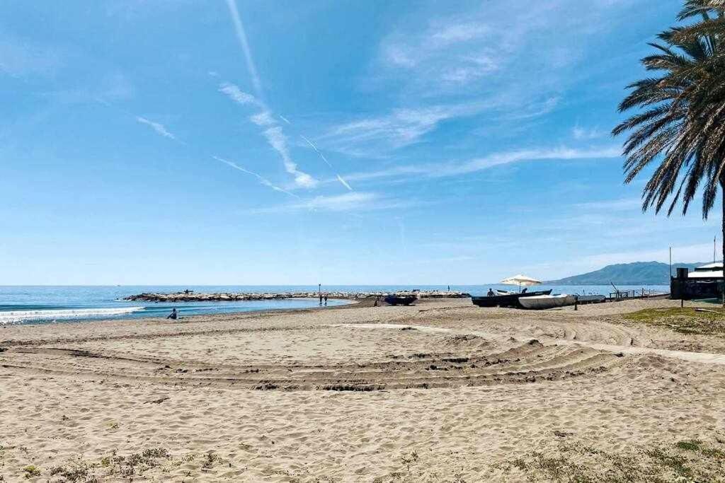 Bonito Apartamento En 2º Linea De Playa & Parking Apartment Malaga Exterior photo